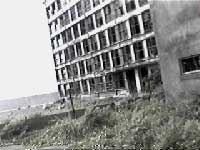 斜めから見た学校